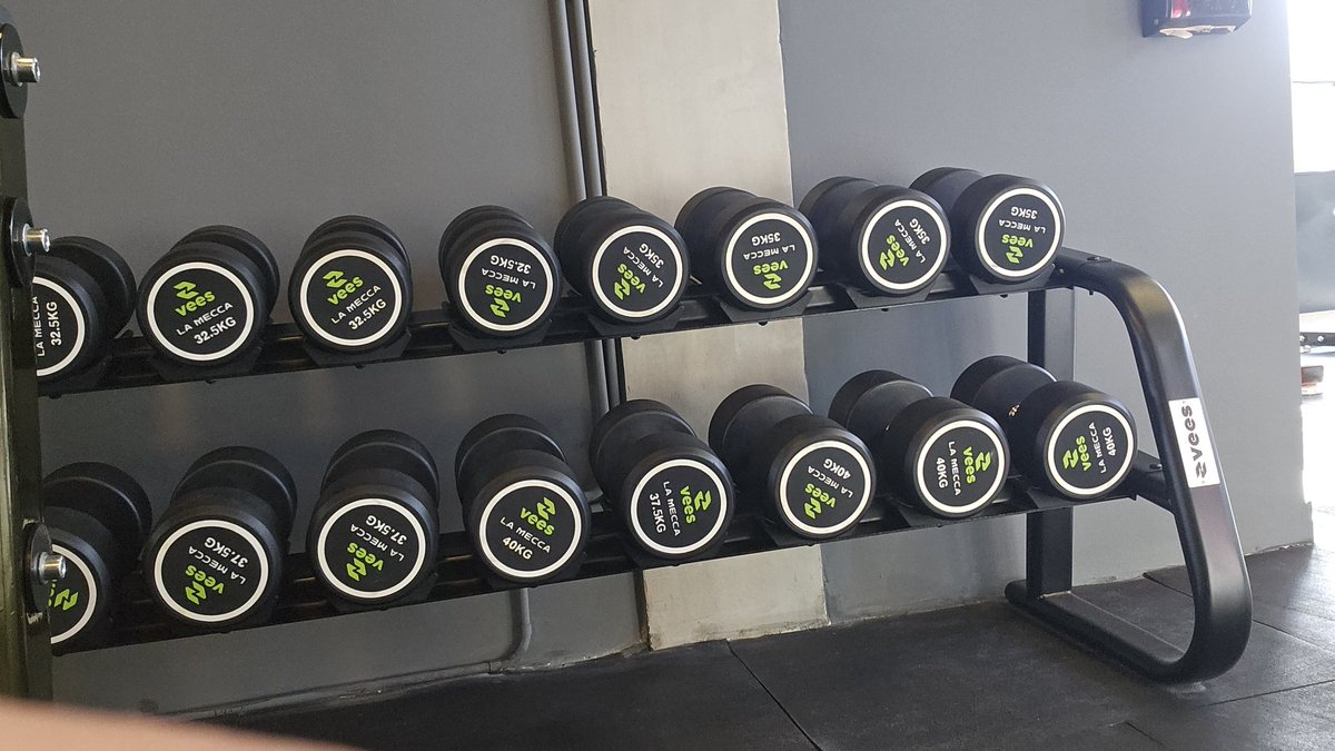 FackahAguerre's tweet photo. Abris un gimnasio de culturismo top le robas el nombre a Gold's Gym y tu mancuerna mas grande es de 40kg.
Cobras 73.000$ la cuota.
Sos un fantasma https://t.co/JIXmEokEQg