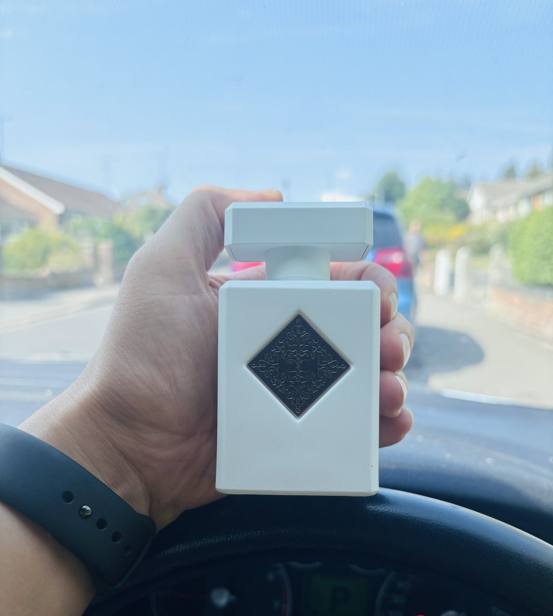 Drahmedghareeb's tweet photo. Friday scent is #initio Paragon
One of the few perfumes that features plum note perfectly. It has got a therapeutic and calming vibe with lavender, citrus, plum and sandalwood in the base.
Love from the first sniff https://t.co/4fQQwNglej