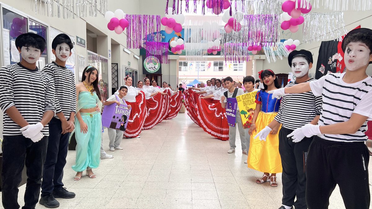 EducacionZ8_Ec's tweet photo. En la Unidad Educativa Fiscal Dr. Alfredo Raúl Vera Vera vivimos la Fiesta de la Lectura, en el marco de la Semana Rosa, donde estudiantes, docentes y padres de familia disfrutaron de una jornada llena de libros, cuentos, declamaciones y más. 📚🏫

#JuntosLeemos
#ElNuevoEcuador https://t.co/Sv67tH7vi8