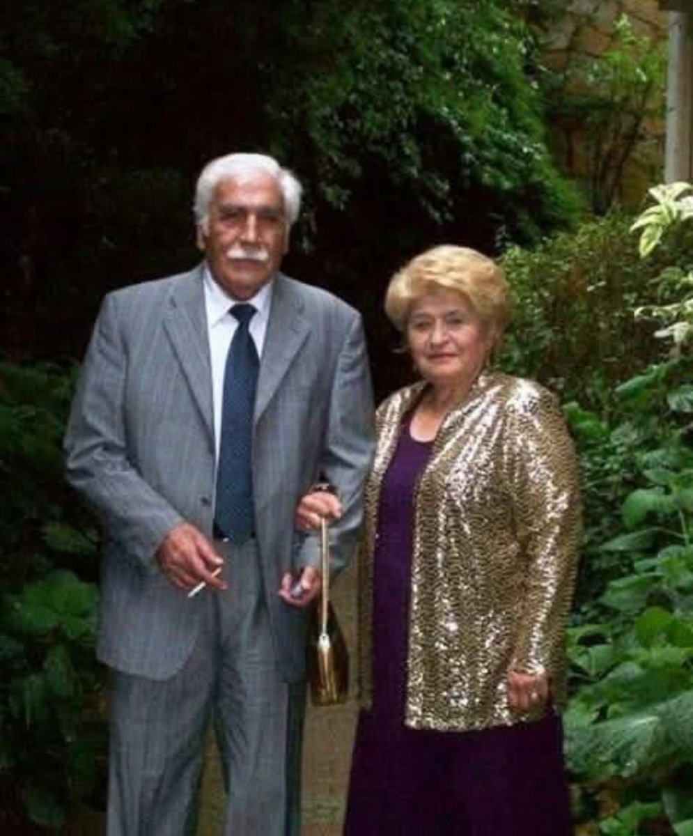 Bu iki aşığı 50 yıldır tanırım. İstanbul Üniversitesinde, Hergün'de, Millet gazetemizi çıkarırken, Yeni Düşünce'de, ocakta, partide, Türk Ocaklarında, Türk Kurultaylarında, edebiyat sohbetlerinde binlerce hatıramız var. Hapisten çıkmış ve 1982 yılı 29 Mayıs Fetih gününde