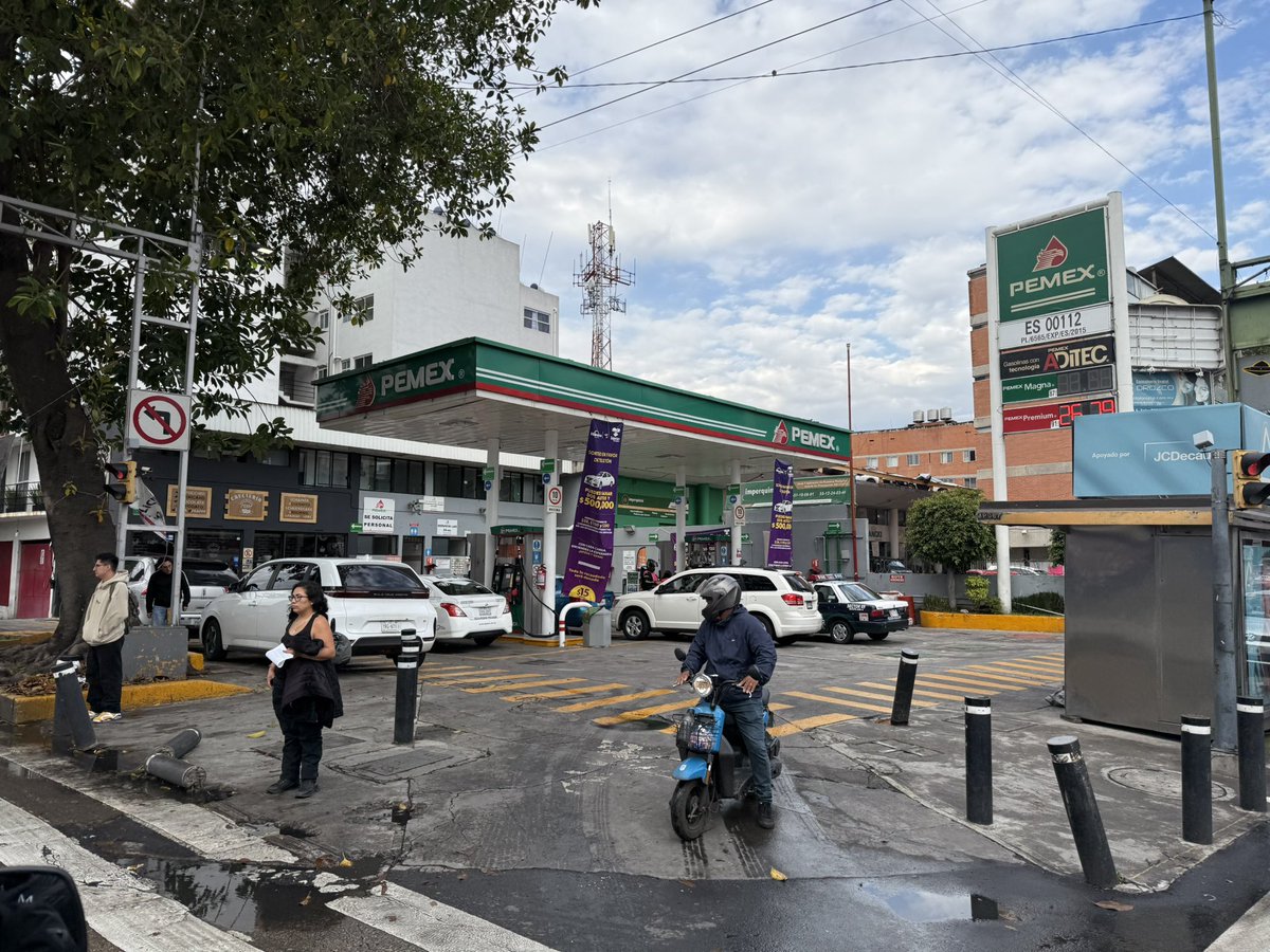 LisetGlezG's tweet photo. #ULTIMAHOTA @Pemex lanza comunicado para explicar el “desabasto de combustible” en la CDMX y EDOMEX… https://t.co/L8d3rYLcln