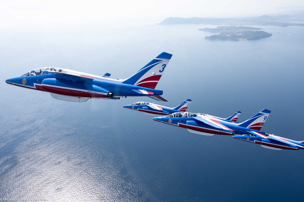 ✈️ Dans quelques instants, le ciel toulonnais va s’animer ! 🇫🇷

À 30 minutes du coup d’envoi de notre grand meeting aérien du 15 août, l’excitation monte sur nos plages 🏖️ du #Mourillon !

Dès 16h30, place aux démonstrations spectaculaires des hélicoptères 🚁 Dauphin de la 35F et