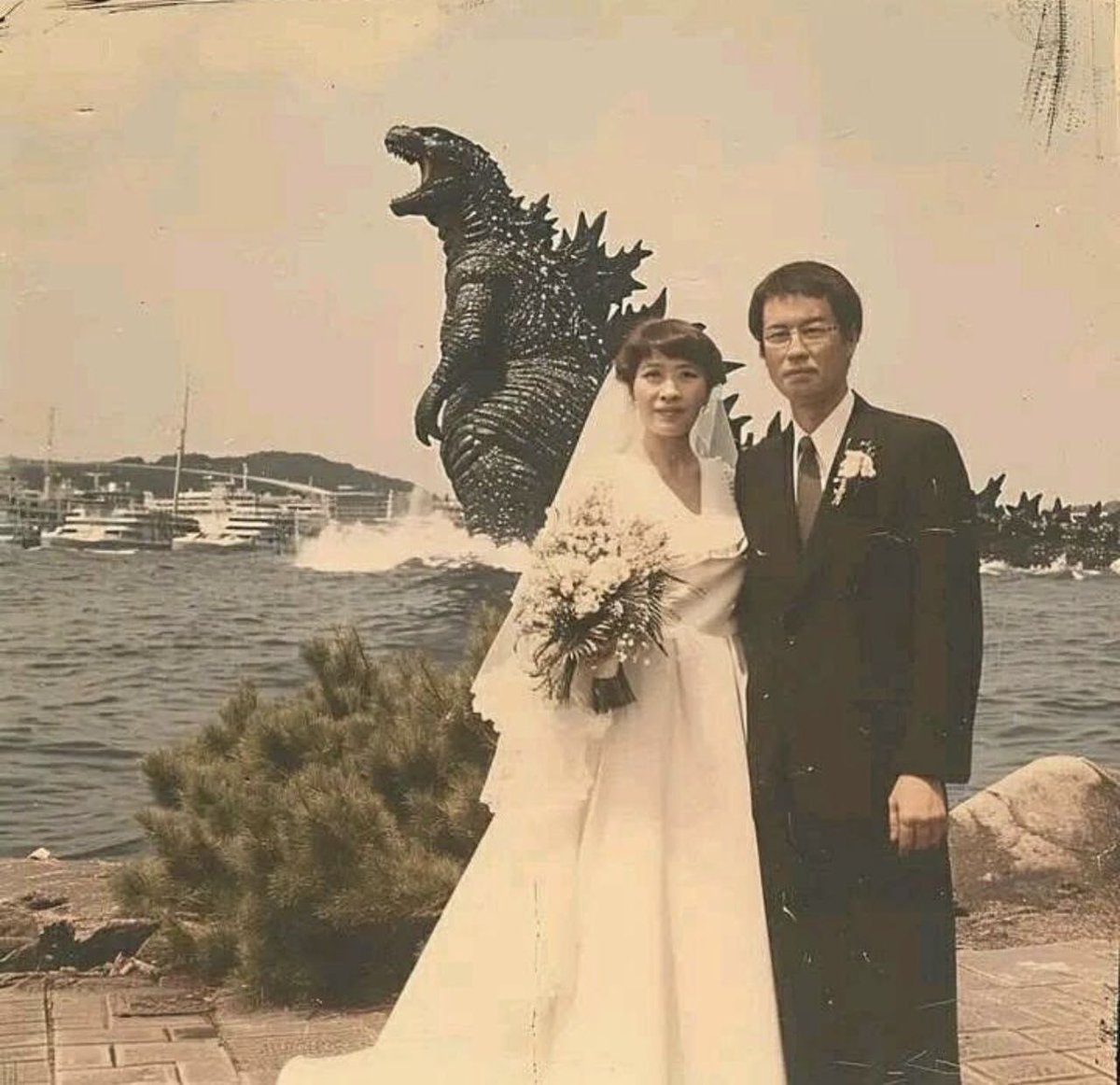 Badass marriage photo with Greymon! (+reference) 🧡💜
#digimon #digimonadventure #tentomon #taishirou #taikou