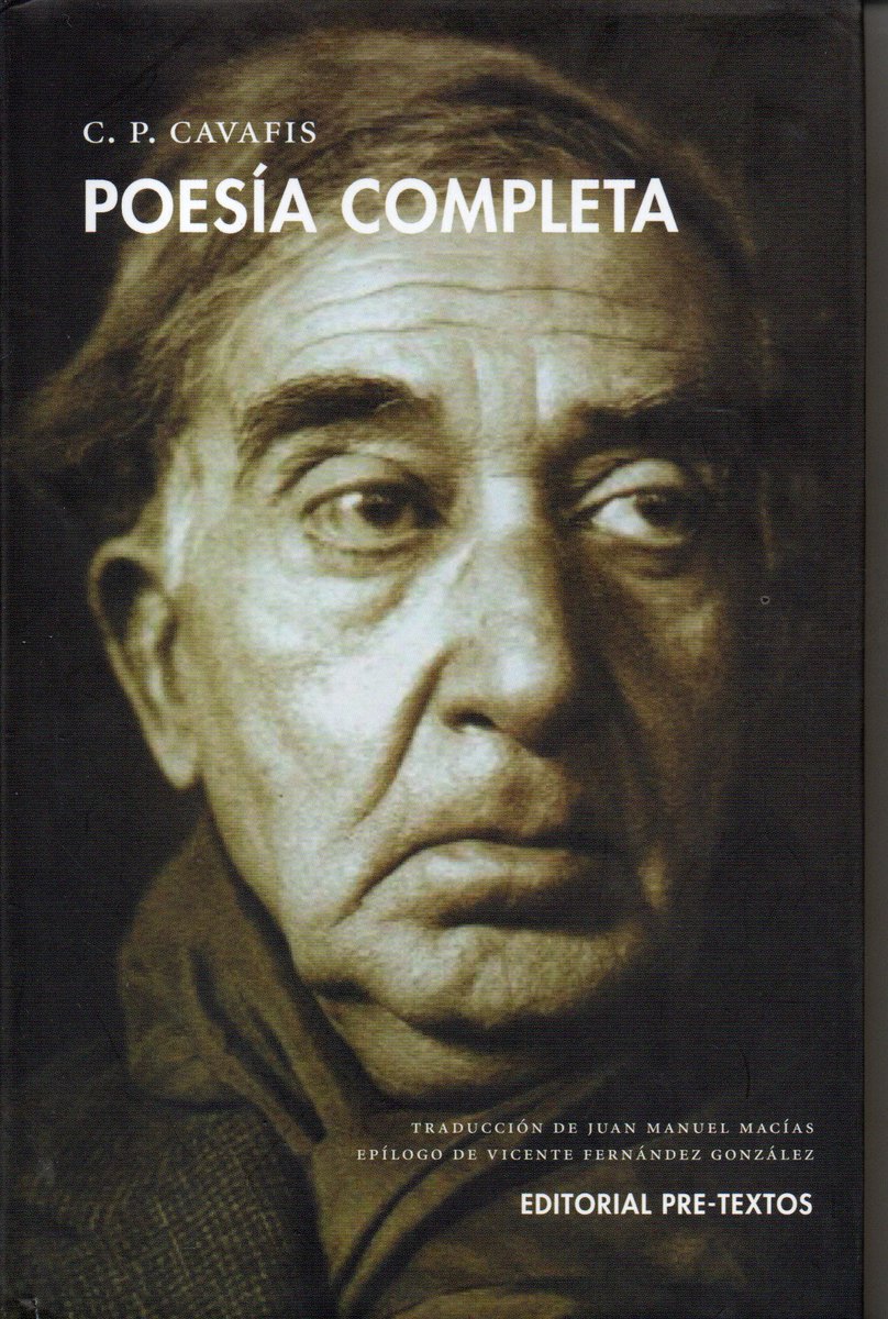 Releo con placer la poesía de Cavafis. A mi edad ya vislumbro la sombra de los tejados de mi propia Ítaca. Esta edición bilingüe es magnífica. La versión de Juan Manuel Macías capta en español la pátina de las palabras griegas del poeta, logra llevar al lector a esa Alejandría.