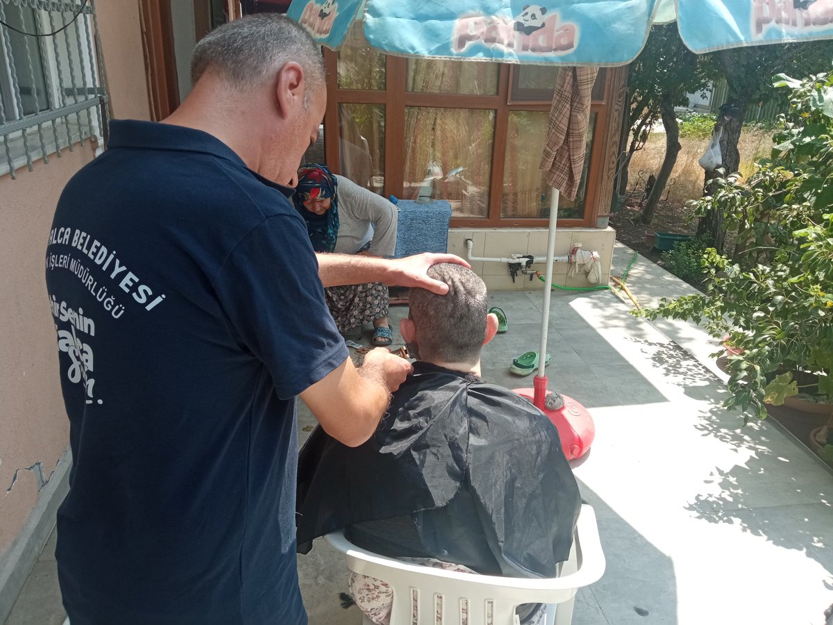 Çatalca Belediyesi olarak, ihtiyaç sahibi hemşehrilerimizin her zaman yanındayız.
Sağlık İşleri Müdürlüğü ekiplerimiz, hijyen ve bakımınıza destek olmak için ücretsiz berber hizmeti vermeye devam ediyor. 

📞 Hizmetimizden yararlanmak ve detaylı bilgi için: 444 61 02 – Çözüm