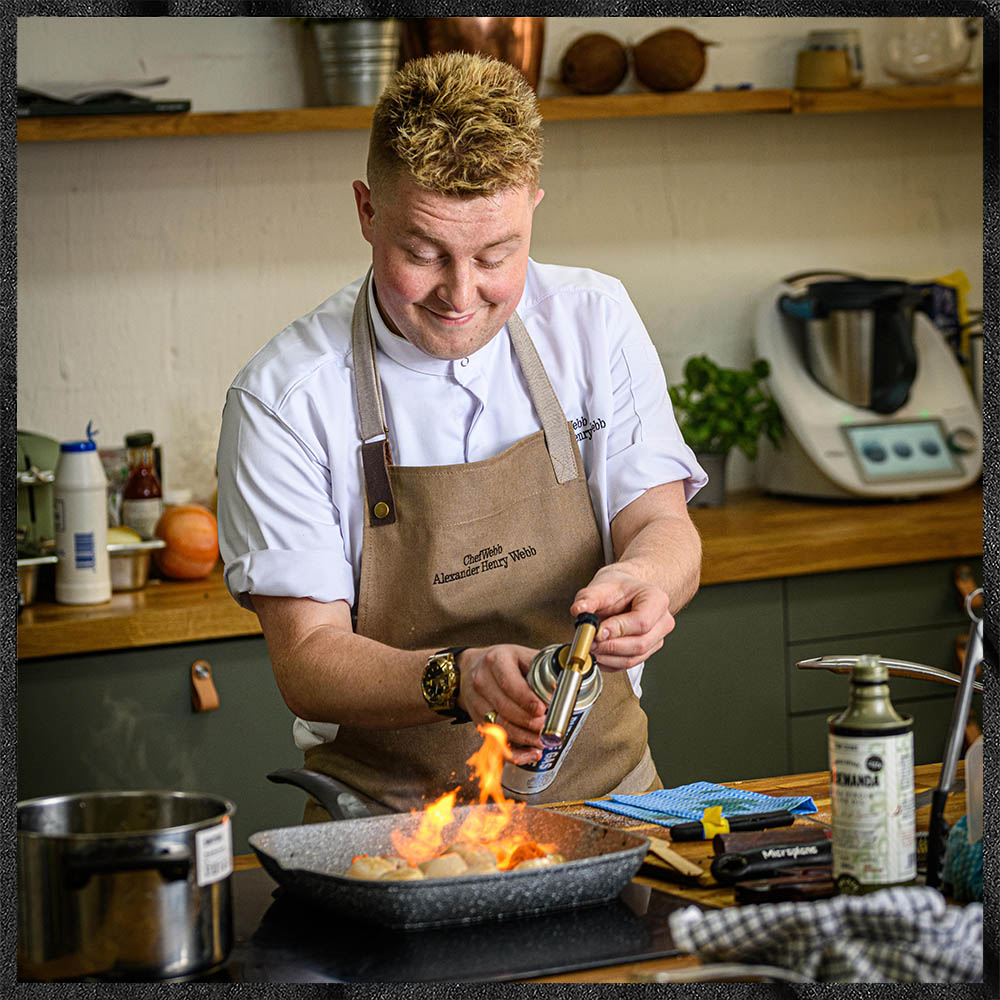 oliver_harvey's tweet image. Which kitchen tool could you not live without? 🔪🥄 #oliverharvey #kitchentools