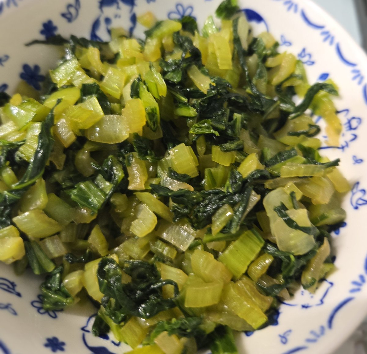 無事に3品作り終わりました！
・青椒肉絲もどき
・ねぎま風炒め
・チンゲン菜のふりかけ
こやつらは来週のお弁当になります！
丼にして持っていくぜえええい！