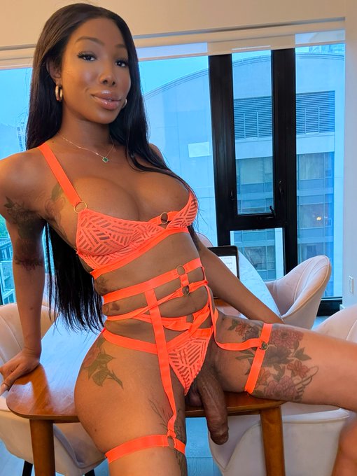 Watch Tiffany Candy's leaked NSFW photo on TwXstars