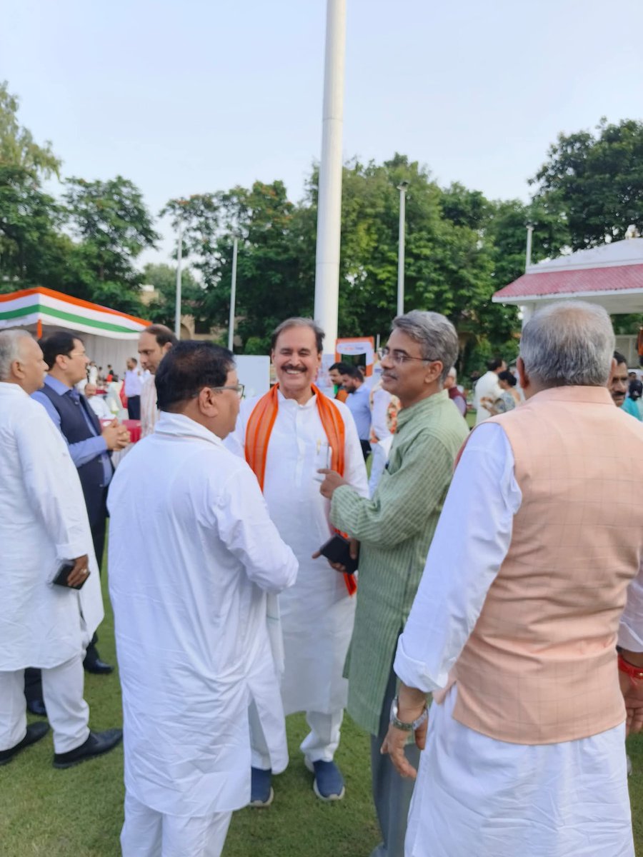 Ramashish Rai (@ramashishmlc) on Twitter photo आज राजभवन में स्वतंत्रता दिवस के पावन अवसर पर महामहिम राज्यपाल महोदया के आमंत्ररण पर संबैधानिक एवं शासन के प्रमुख गणमान्य लोगों महामहिम राज्यपाल महोदय एवं विधान परिषद के अध्यक्ष कुँवर मानवेंद्र सिंह जी मुख्य मंत्री <a href="/myogiadityanath/">Yogi Adityanath</a> जी मानीय <a href="/brajeshpathakup/">Brajesh Pathak</a> जी से मुलाकात हुई आज राजभवन में स्वतंत्रता दिवस के पावन अवसर पर महामहिम राज्यपाल महोदया के आमंत्ररण पर संबैधानिक एवं शासन के प्रमुख गणमान्य लोगों महामहिम राज्यपाल महोदय एवं विधान परिषद के अध्यक्ष कुँवर मानवेंद्र सिंह जी मुख्य मंत्री <a href="/myogiadityanath/">Yogi Adityanath</a> जी मानीय <a href="/brajeshpathakup/">Brajesh Pathak</a> जी से मुलाकात हुई