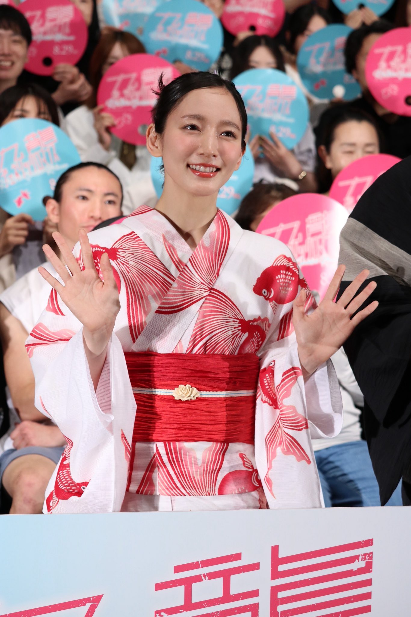鉛筆画吉岡里帆さん浴衣B4最終価格 里帆ちゃん可愛い〜 楽屋前shot続きです。最後里帆ちゃんAIshot