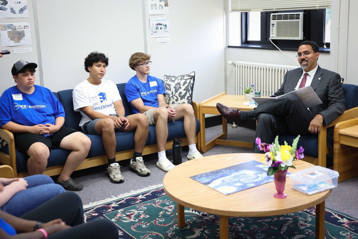 SUNYChancellor's tweet photo. We’re working to ensure every SUNY student completes an internship or similar experience before graduation because we know how important it is for career success—and @FredoniaU is leading the way in providing these critical on-the-job learning opportunities.

It was a pleasure to be joined on campus yesterday by SUNY Trustees Eunice Lewin, Candice Vacin, and Bruce Simon to highlight these opportunities and how SUNY is working to expand them with the support of @GovKathyHochul and our state leaders.