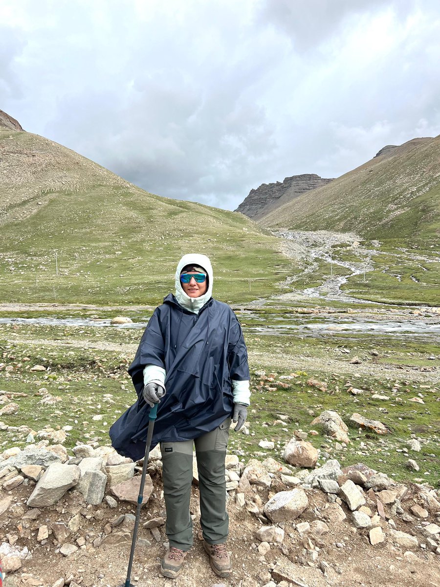 sonalgoelias's tweet photo. 🕉️ कैलाश परिक्रमा — आस्था और साहस की अद्भुत यात्रा | Kailash Parikrama 🕉️

Starting from #Darchen and entering the sacred #YamDwar , 
the journey passes through the vast plains to #Dirapuk with the majestic north face view of #MountKailash 🏔️ 

The steep climb to #DolmaLaPass (5,630 m) reveals the divine 
#GauriKund, before descending towards the serene #Zuthulpuk .

In the 52 Kms Parikrama, every step is a blend of devotion, endurance, and spiritual awakening 🧡

हर हर महादेव 🙏

#KailashParvat #Parikrama #Darchen #YamDwar #Dirapuk #DolmaLaPass #GauriKund #Zuthulpuk  #SpiritualJourney 
#MountKailasha