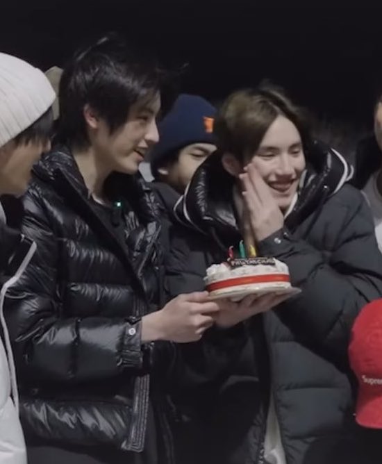 เมษาฉันอยู่กับ หรือการรักฉันมันไม่สนุกแล้ว แทบทั้งเดือน แต่😖