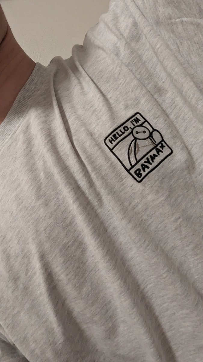 僕の新しいベイマックスTシャツみてこれ