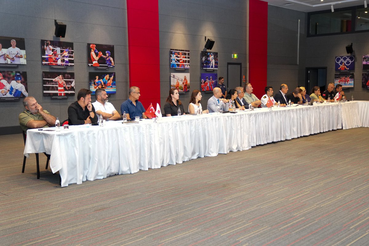 37. Boğaziçi Kıtalararası Yüzme Yarışı’nın teknik koordinasyon toplantısı 13 Ağustos Çarşamba günü Olimpiyatevi’nde gerçekleştirildi. Organizasyon Komitesi Başkanı Levent Karataş ve Boğaziçi Kıtalararası Yüzme Yarışı Komodoru Cahit İstikbal’in açılış konuşmalarının ardından yarış