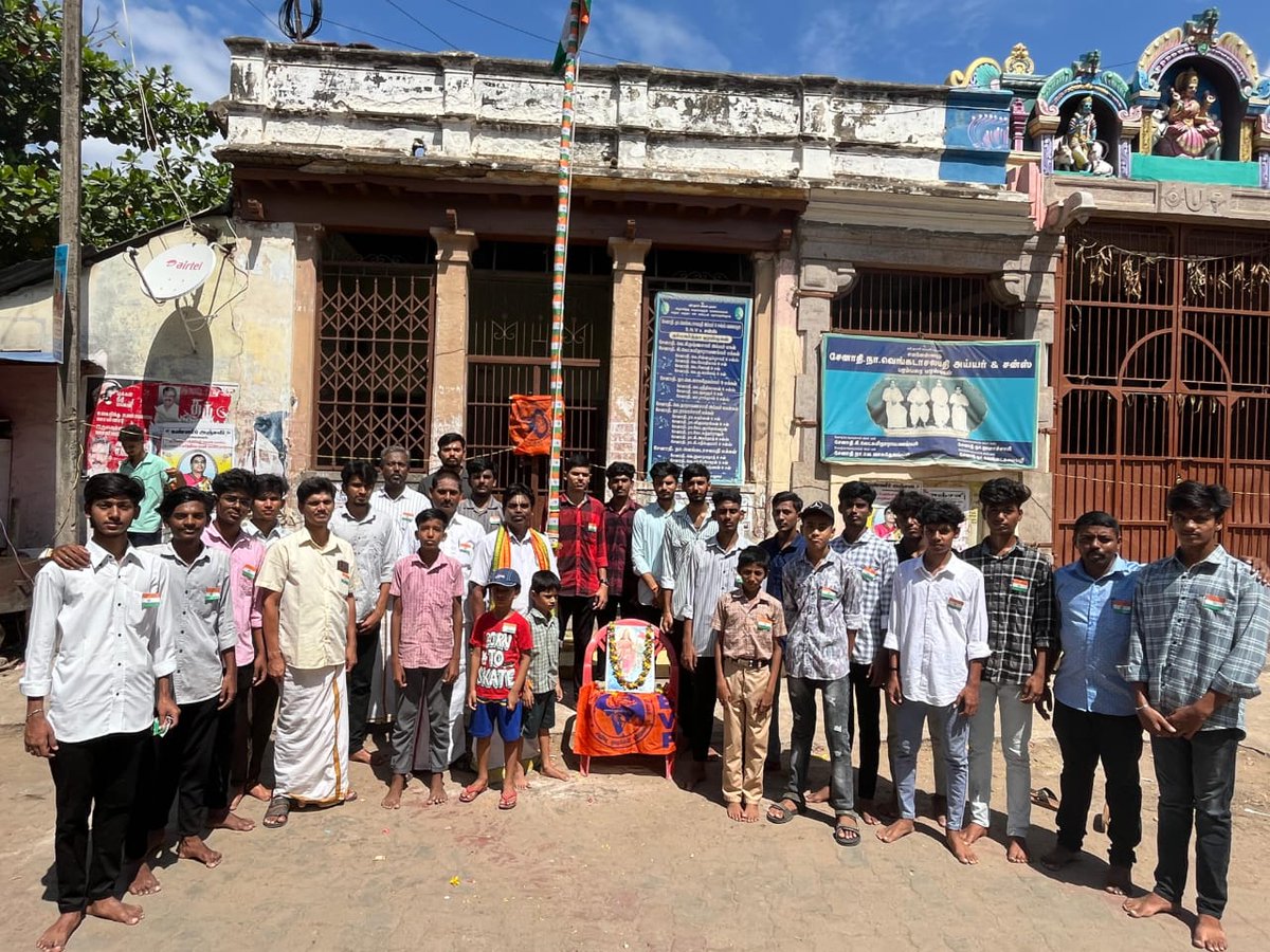 ABVPSouthTN's tweet photo. ABVP பரமக்குடி சார்பாக,சுவாமி.விவேகானந்தர் கண்ட 100 இளைஞர்கள் என்னும் தலைப்பில் மாணவத் தலைவர்கள் சந்திப்பு எமனேஷ்வரத்தில் நடைப்பெற்றது.இதில் ABVP பரமக்குடி நகர கிளை அமைக்கப்பட்டு,தலைவராக போராசிரியர் திரு.பிரபாகரன் மற்றும் செயலாளராக ஶ்ரீ.ஜெயபிரகாஷ் அவர்களும் தேர்ந்தெடுக்கப்பட்டனர் https://t.co/w6EaLkj3C9