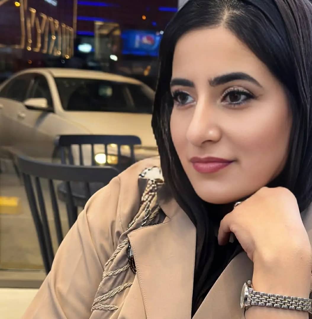 مكتب نجلاء الجعيد. (@mktb_alj93678) on Twitter photo لو خيروك وش تختار  !؟ 
 ◯ انا🙈
 ◯مليون ريال لو خيروك وش تختار  !؟ 
 ◯ انا🙈
 ◯مليون ريال