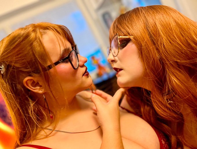 Watch Nerdy Cinnamon 🍰's leaked NSFW photo on TwXstars