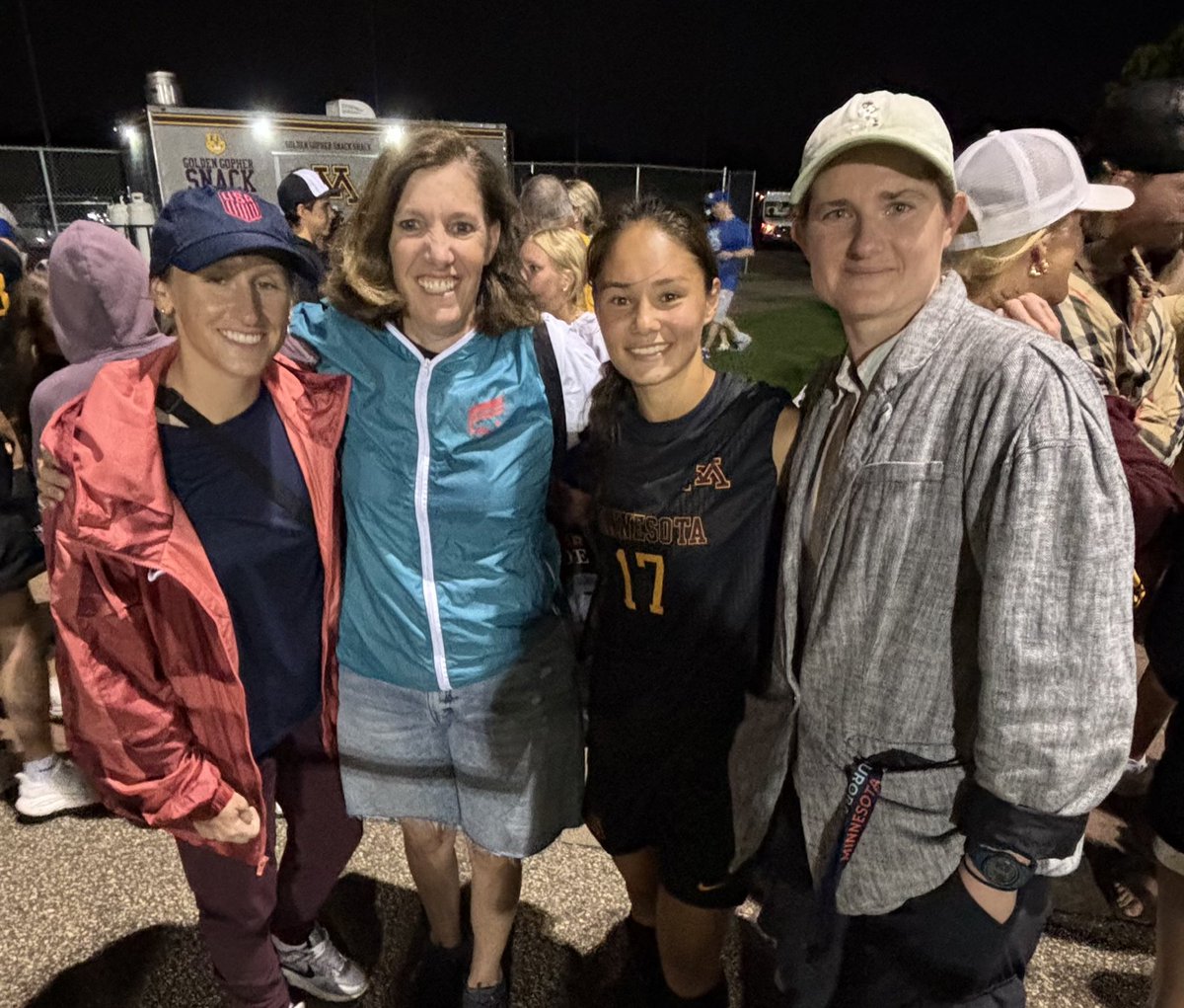 Lovely night spending time with <a href="/MNAuroraFC/">Minnesota Aurora FC</a> OGs to cheer for <a href="/MariahNguyen03/">Mariah †</a> debut with <a href="/GopherSoccer/">Minnesota Soccer</a>.