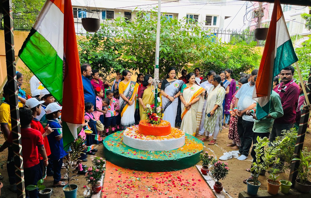Manasmita Khuntia (@manasmitak) on Twitter photo ଆଜି ୭୯ତମ ସ୍ବାଧିନତା ଦିବସ ଅବସରରେ "ରାଜ୍ୟ ଶିଶୁ ସୁରକ୍ଷା ଅଧିକାର ଆୟୋଗ" ର ଭୁବନେଶ୍ୱର ସ୍ଥିତ କାର୍ଯ୍ୟାଳୟରେ ଆୟୋଜିତ ତ୍ରିରଙ୍ଗା ପତାକା ଉତ୍ତୋଳନ କାର୍ଯ୍ୟକ୍ରମରେ ଛୋଟ ଛୋଟ ପିଲାଙ୍କୁ ନେଇ ଅନୁଷ୍ଠିତ ହୋଇଯାଇଛି।
#OSCPCR
<a href="/BabitaPatro5/">Babita Patro</a> ଆଜି ୭୯ତମ ସ୍ବାଧିନତା ଦିବସ ଅବସରରେ "ରାଜ୍ୟ ଶିଶୁ ସୁରକ୍ଷା ଅଧିକାର ଆୟୋଗ" ର ଭୁବନେଶ୍ୱର ସ୍ଥିତ କାର୍ଯ୍ୟାଳୟରେ ଆୟୋଜିତ ତ୍ରିରଙ୍ଗା ପତାକା ଉତ୍ତୋଳନ କାର୍ଯ୍ୟକ୍ରମରେ ଛୋଟ ଛୋଟ ପିଲାଙ୍କୁ ନେଇ ଅନୁଷ୍ଠିତ ହୋଇଯାଇଛି।
#OSCPCR
<a href="/BabitaPatro5/">Babita Patro</a>