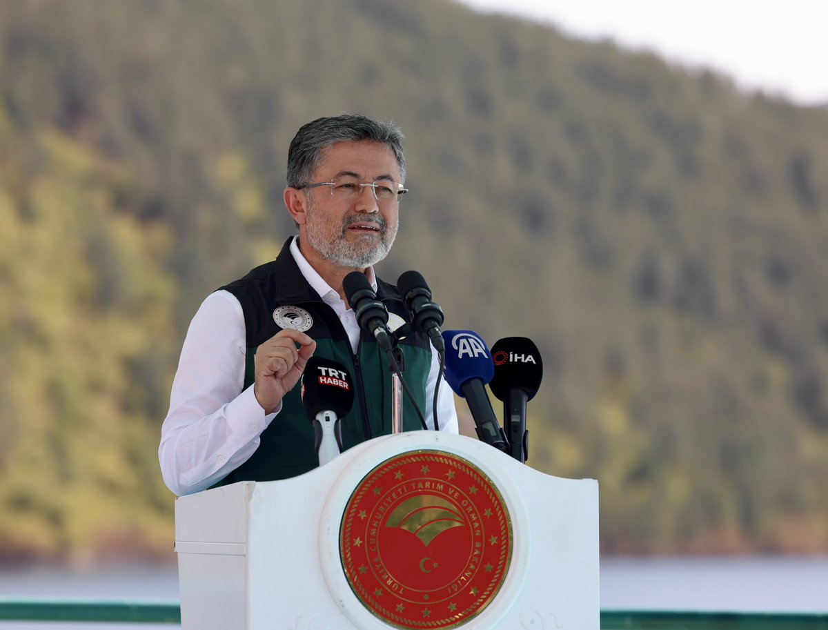 ibrahimyumakli's tweet photo. 💧 Cumhurbaşkanımız Sayın @RTErdogan’ın da ifade ettiği gibi: “Suyumuzu korumakla vatanımızı korumak arasında fark görmüyoruz”

✂️ Bu anlayışla Kastamonu’da hizmete aldığımız Obrucak Barajı, suyumuzu bereketli topraklarla buluşturuyor.

🏞 Baraj, 20 bin futbol sahası büyüklüğünde bir alanı sulayacak kapasitesiyle tarımda verimliliği artıracak.

🌱 Çiftçimize bereket, bölgemize kalkınma, ülkemize güç katacak.

Hem suyun gücünü hem de üretimin bereketini geleceğe taşıyan bu eser, Kastamonumuza ve aziz milletimize hayırlı olsun.