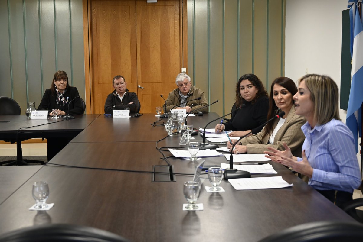 En el día de ayer nos reunimos los integrantes de la Comisión de Cultura con el objeto de analizar los proyectos presentados por legisladores de los diferentes partidos, luego del debate todos continuaron su tratamiento legislativo.

#ComisionesLegisCba2025 #Cultura