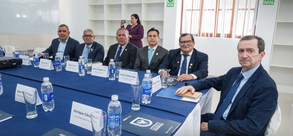 🇪🇨🇵🇪 | Gracias por la invitación a la Asamblea General de la #AUSENP en la Universidad Nacional de Frontera, Sullana - Perú.

Un honor representar a la <a href="/UTPL/">🎓 UTPL</a> junto a 1️⃣9️⃣ universidades de Ecuador y Perú, fortaleciendo la investigación y la cooperación binacional.
#Educación