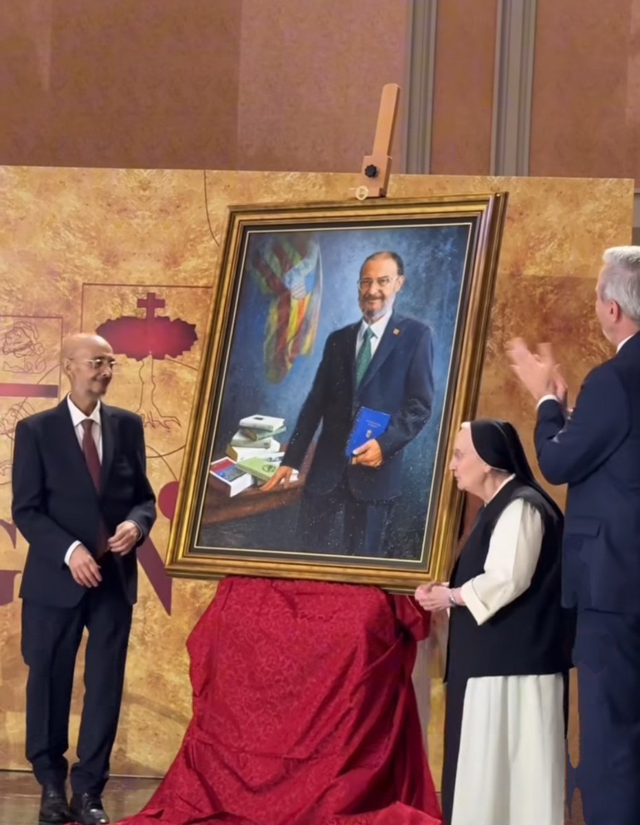 Ha fallecido <a href="/JLambanM/">Javier Lambán</a> , una gran persona y político ejemplar. Un abrazo enorme a toda su familia y amigos.💔😘