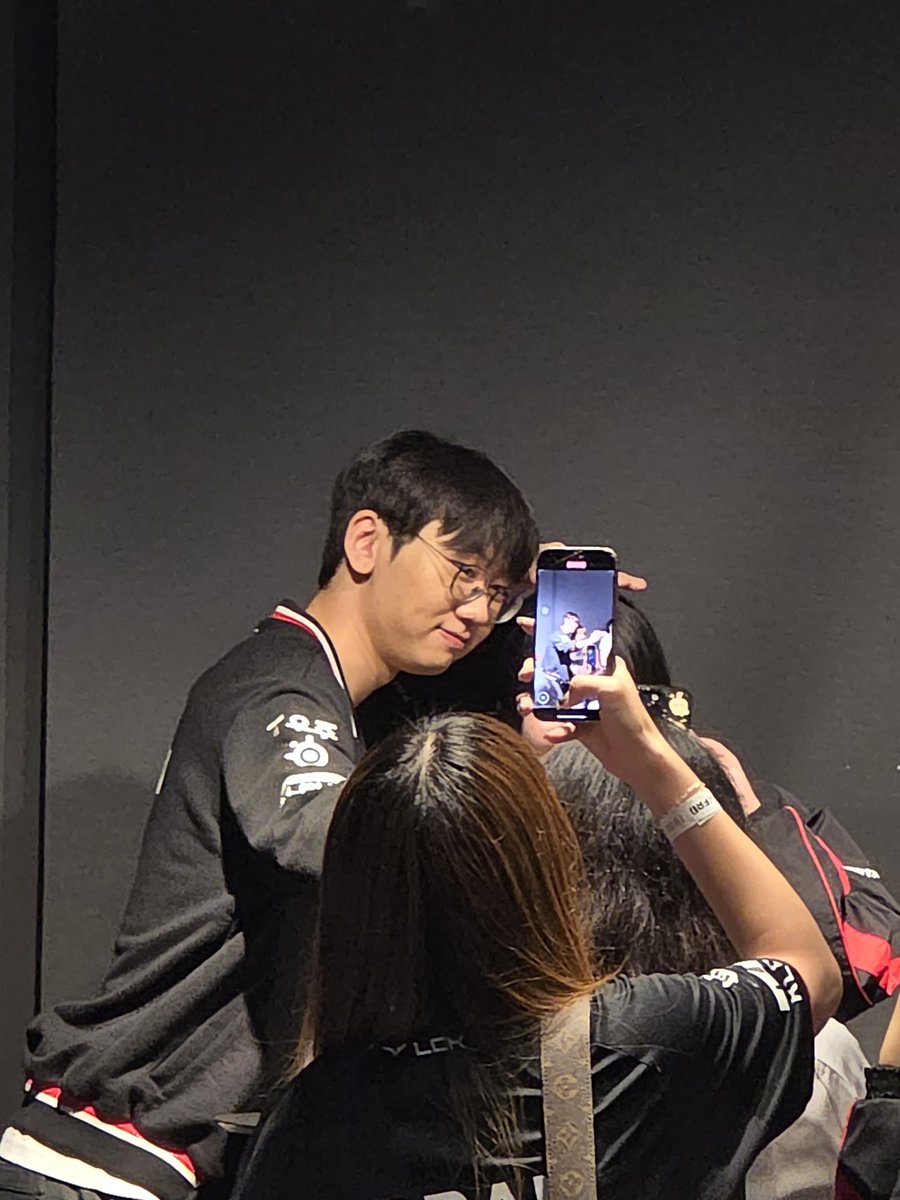 jaljomhaebala's tweet photo. 이팬분살아계신지가제일궁금함........ https://t.co/Cvjc4rceoE