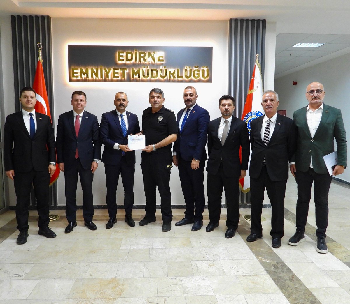 Antalya Milliyetçi Hareket Partisi Milletvekili Hilmi DURGUN, Milliyetçi Hareket Partisi Merkez Yönetim Kurulu Üyeleri Yavuz TELLİOĞLU ve Davut HAŞKIRIŞ, Milliyetçi Hareket Partisi Edirne İl Başkanı Emre TOKLUOĞLU ve beraberindeki heyet, İl Emniyet Müdürümüz Sayın Onur