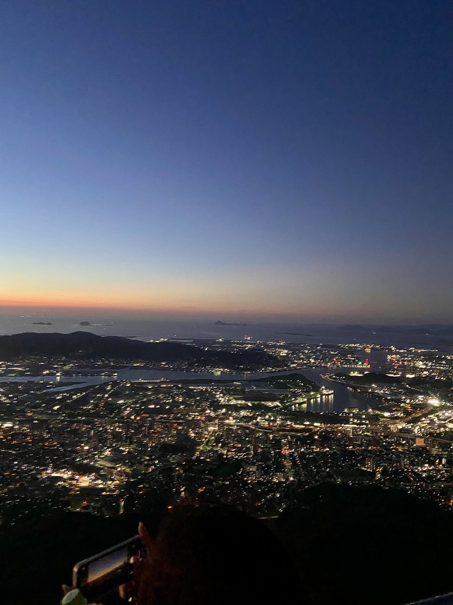 qgb61's tweet photo. 今日の皿倉山最高でした！
#皿倉山
#夕焼け
#夜景 
#絶景 
#絶景スポット https://t.co/J3UNwxyql1