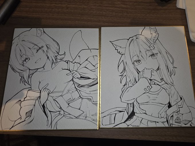 色紙のペン入れとりあえず2枚まで描けた 仕上げは会場でするかな…… 