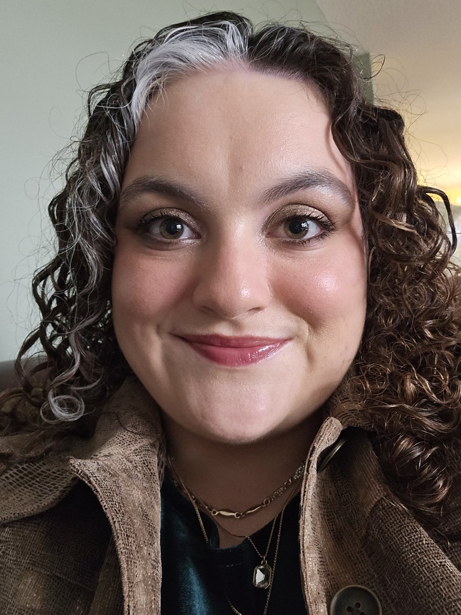 UNDMLS's tweet image. We want to introduce our Graduate Teaching Assistant, Grace Matter! Grace is originally from Thief River Fall, MN and is a 2022 UND MLS alumni. When not in the lab, you can find Grace reading, crafting, playing trivia, and traveling with her husband, Michael.