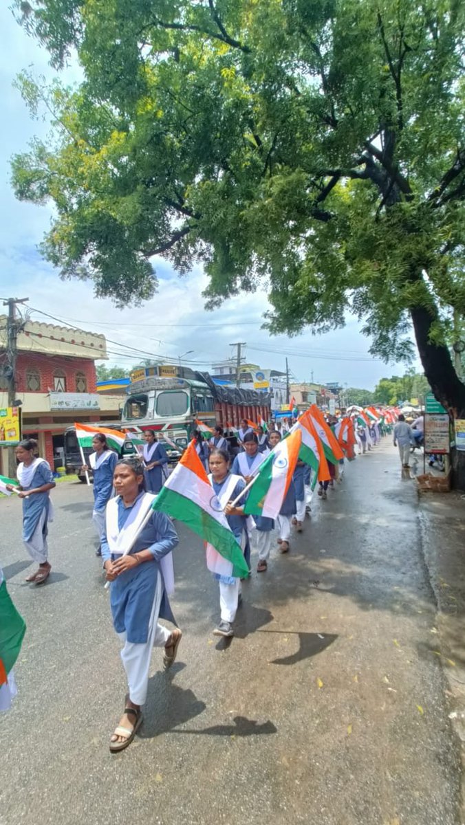 Junagarh_NAC's tweet photo. "Har Ghar Tiranga- Har Ghar Swachhata" campaign a Tiranga rally is conducted with the participation of schools students, Chairperson , Executive Officer , All councilors, Office Staffs ,All swacha sathis  in NAC Junagarh
@CMO_Odisha  Odisha 
@DmKalahandi https://t.co/8YWiUGm5Hx