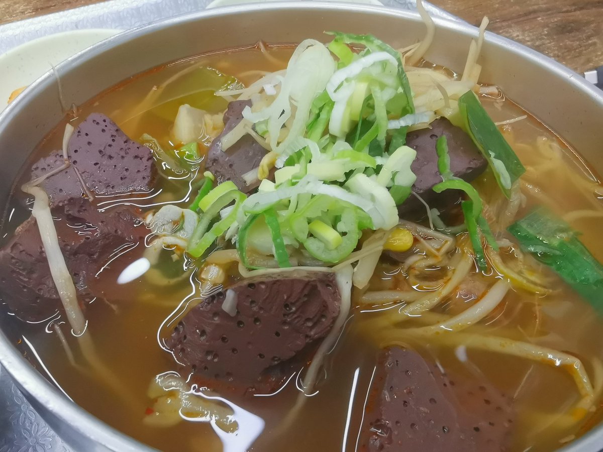 moscomuffy's tweet image. Mmmmmmm beef blood soup~~~~