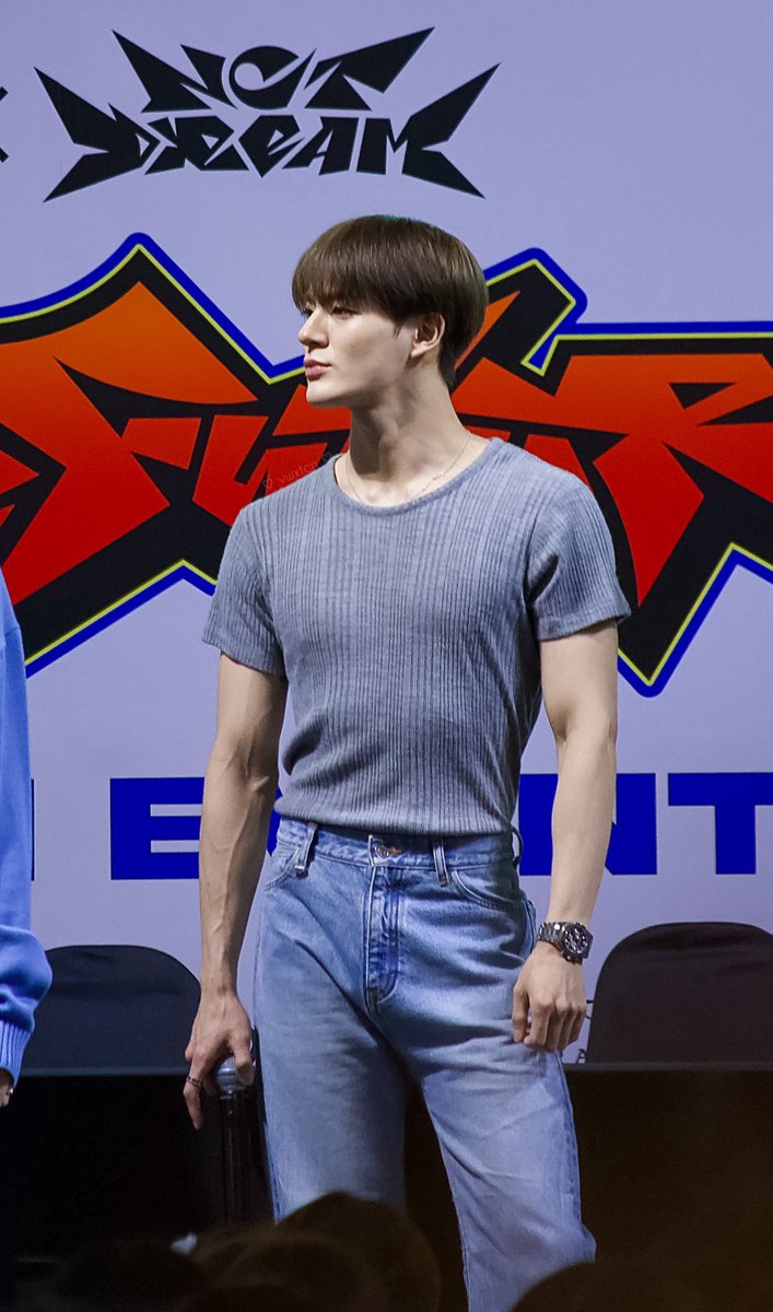 ผมชอบหุ่นเจโน่มาก มากกกกกกกก 🥹😭

#ShopeexNCTDREAMFansignandEvent
#jeno #제노