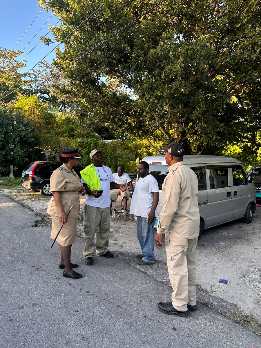 Officers from the South Central Division conducted a walkabout in the areas of Andros Avenue, Lexington Avenue, and Wulff Road. Joining them was Dr. Matteo Smith, Pastor of New Bethany Baptist Church, located on Key West Street.