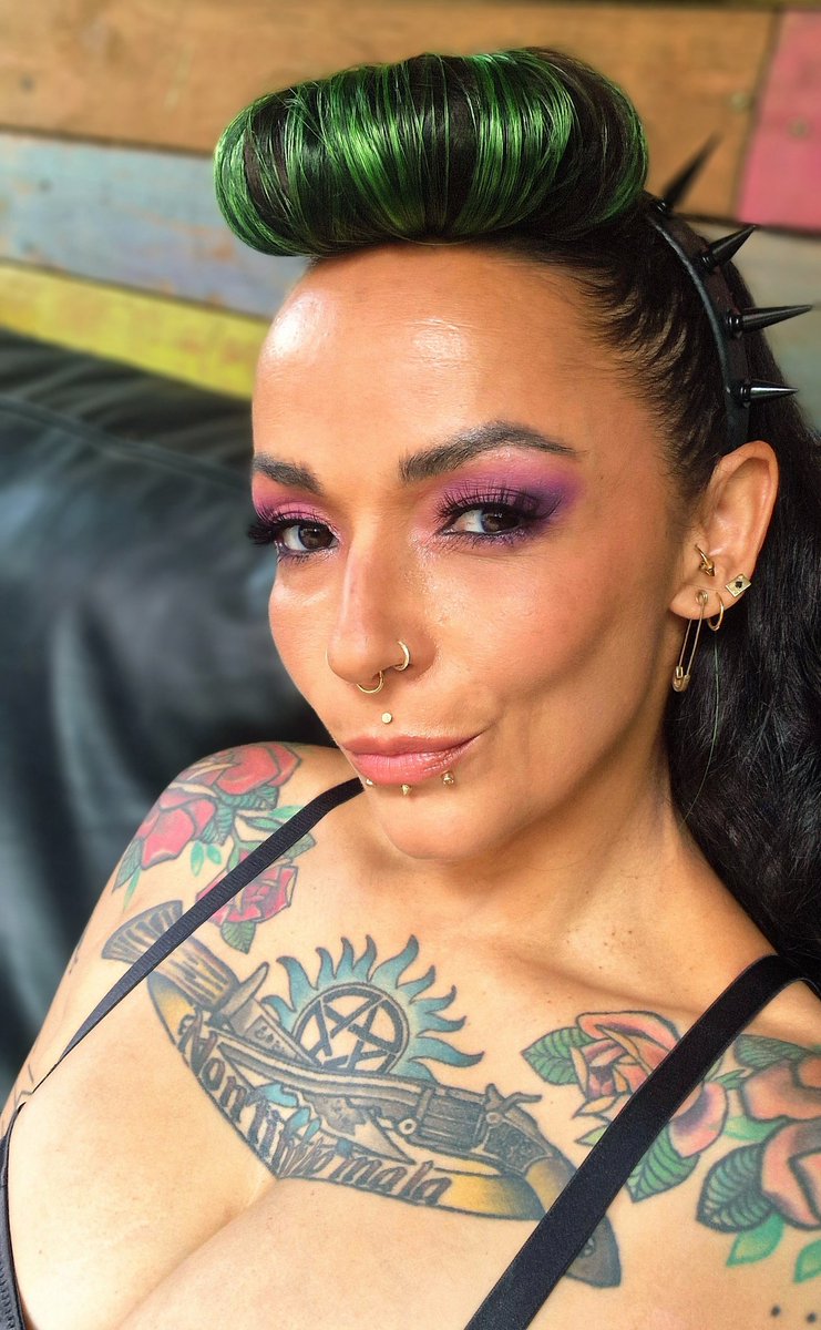 Ready for work... It's been a while since I've done a bit of naughty pinup 😜
You know where to find the naughty stuff 😋
#milf #inkedbabes #pinup #nsfw