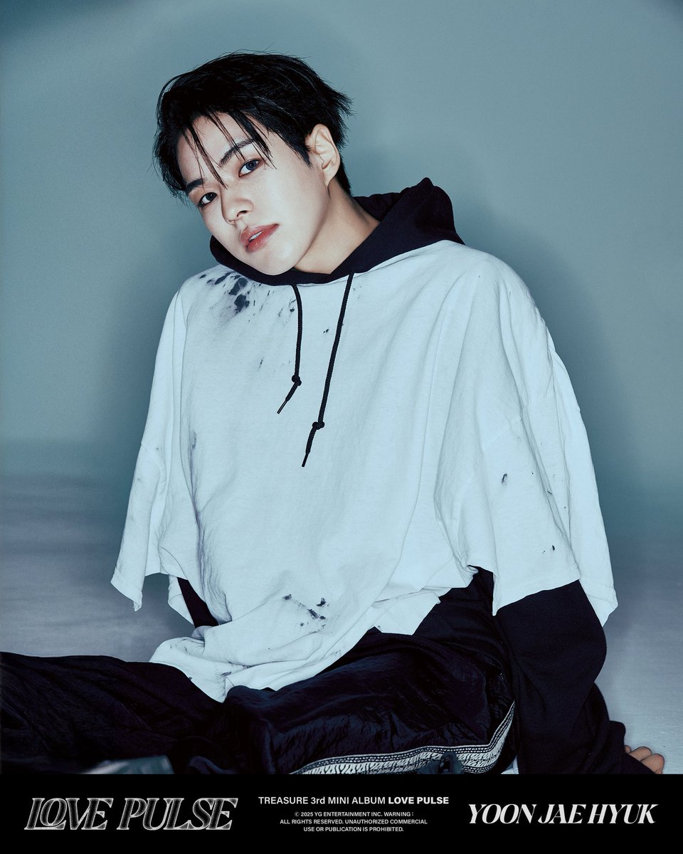 leaning into the stillness with a gaze that speaks louder than words, just let the subtle details tell the beat on "sporty" ver of the "love pulse"