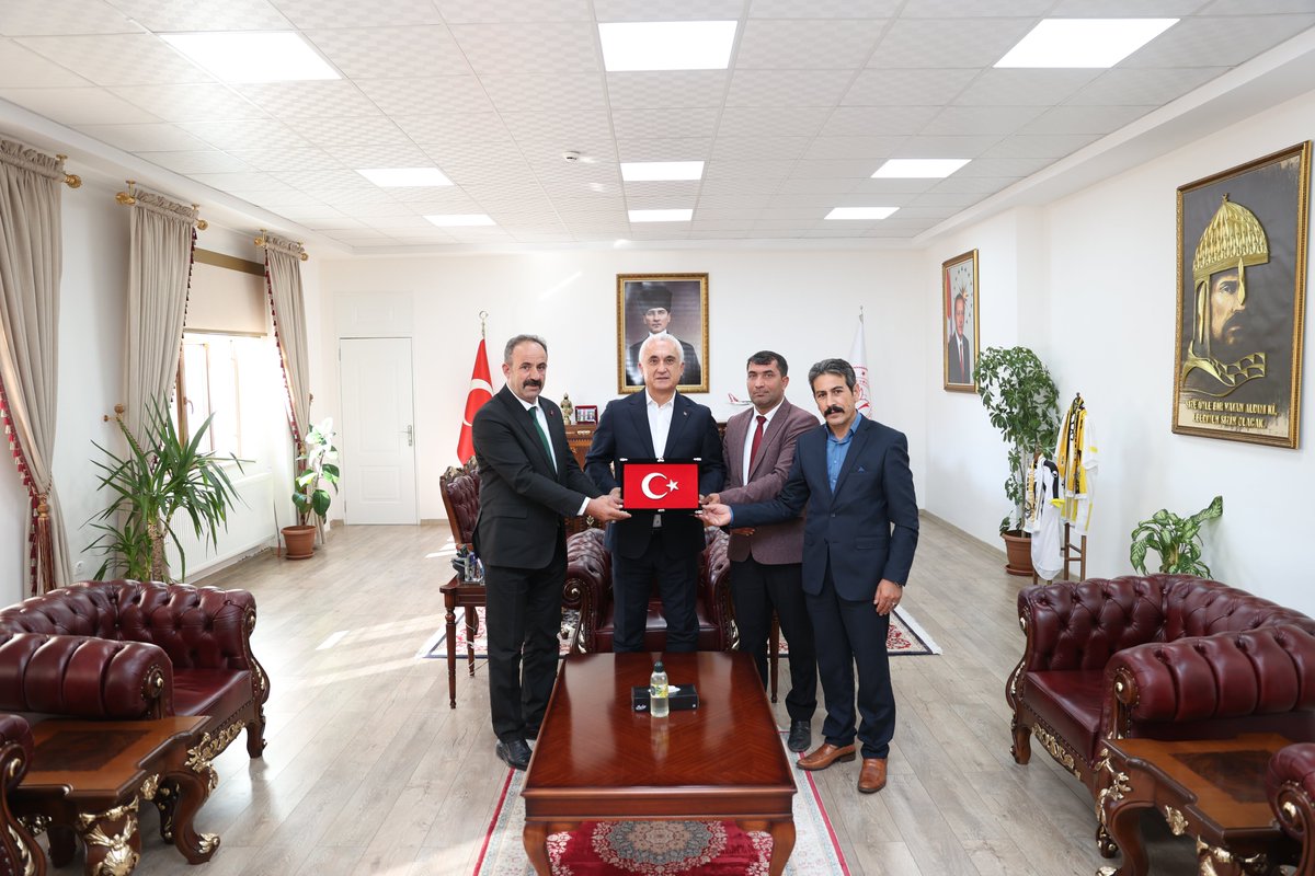 T.C. Muş Valiliği (@tcmusvaliligi) on Twitter photo Bulanık Ülkü Ocakları Başkanı Kasım Özenç, beraberindeki Türk Eğitim-Sen Bulanık Başkan Yardımcısı Abdullah Bayraktar ve Bulanıklı hemşehrimiz Bülent Ogan ile birlikte,
Valimiz Sayın <a href="/Valiavnicakir/">Avni Çakır</a>'ı ziyaret etti.#Muş
📍Muş Valiliği Bulanık Ülkü Ocakları Başkanı Kasım Özenç, beraberindeki Türk Eğitim-Sen Bulanık Başkan Yardımcısı Abdullah Bayraktar ve Bulanıklı hemşehrimiz Bülent Ogan ile birlikte,
Valimiz Sayın <a href="/Valiavnicakir/">Avni Çakır</a>'ı ziyaret etti.#Muş
📍Muş Valiliği