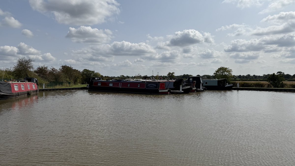 🚤 Another boat being moved on to the sales piers… more info coming soon👀

#comingsoon #narroboatsforsale #venetianmarina #realiseyourdream
