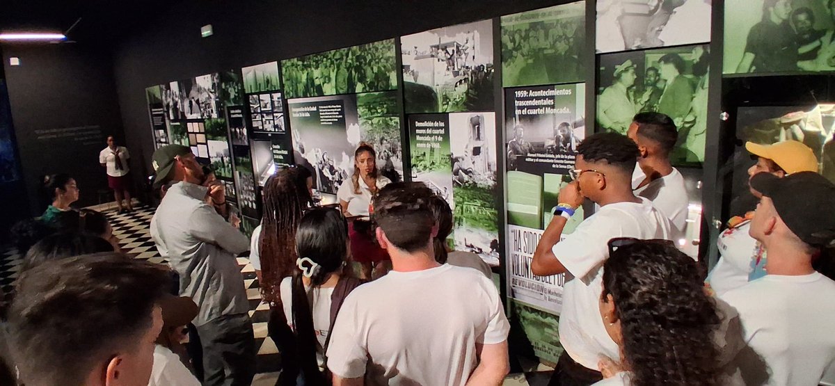 #FidelPorSiempre: "Por una juventud como esta... lucharon desde los que se alzaron en La Demajagua, hasta los que iniciaron esta nueva etapa en el asalto al cuartel Moncada. Una juventud seria, patriótica, responsable y entusiasta" <a href="/ETECSA_Cuba/">ETECSA</a> 
#100AñosConFidel