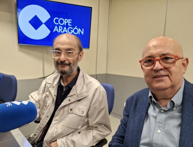 Tuve el honor de conocer a Javier Lambán de la mano de mi gran amigo <a href="/jlcampos2012/">José Luis Campos</a> (en la foto)
Me conmueve su entereza y valentía frente a la enfermedad todos estos años. 
Un coraje que también le definió en lo político.  
Mi más sentido pésame. 
DEP