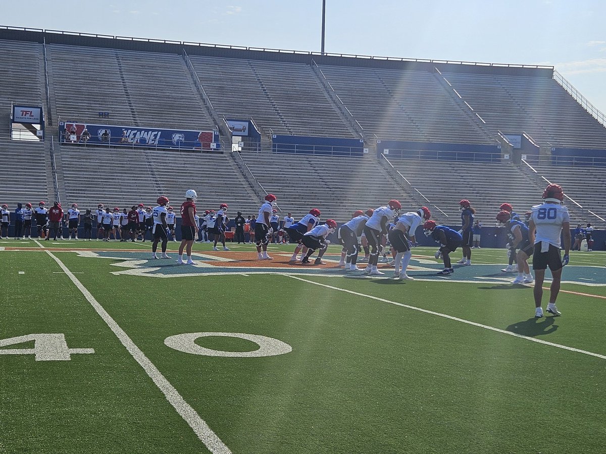 Trey Kukuk at 1st-team QB for all of team period this morning for #LATech. The JUCO transfer had 50 total TDs in two years at Saddleback. 

Fifteen days before the opener, Kukuk is positioning himself to win the job.