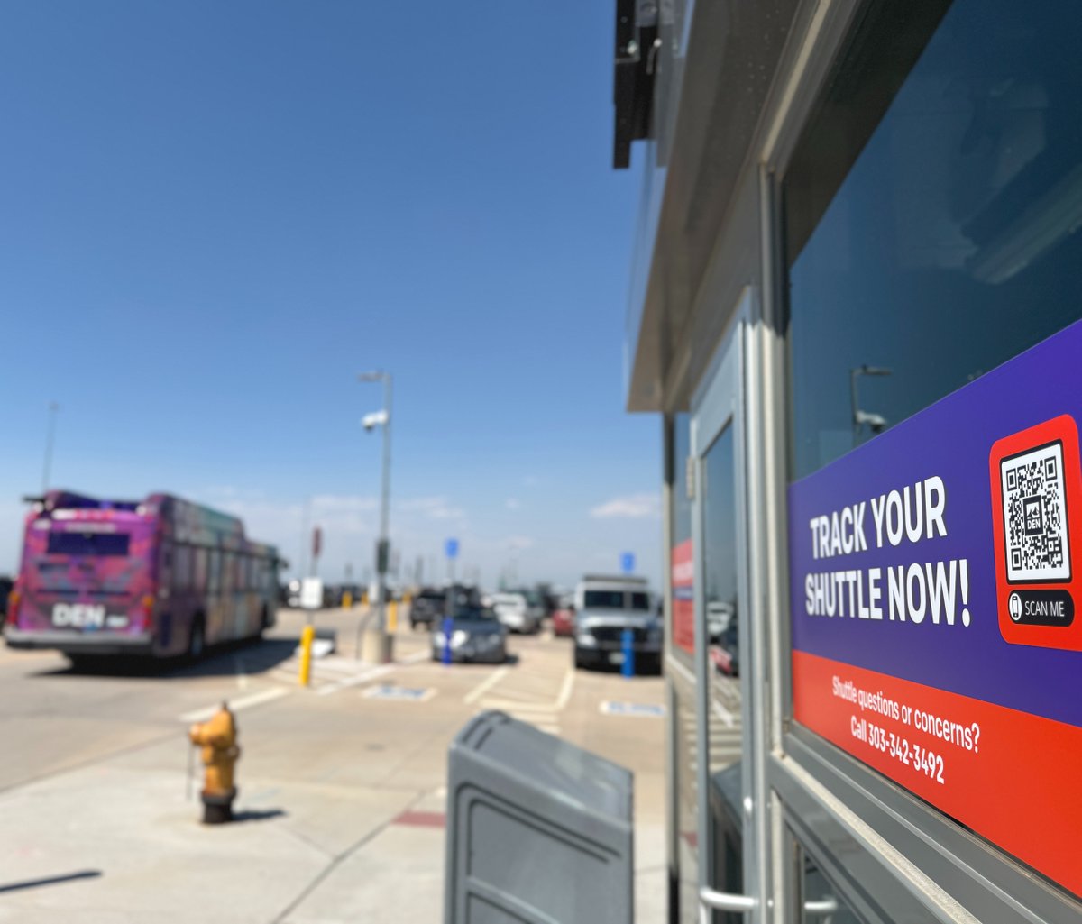 DENAirport's tweet image. Beep beep! 🚌 Great news: Our shuttle buses are now trackable in real time.

Download the Passio GO app or visit flydenver.passiogo.com to see when your ride's arriving.
#TravelTip
