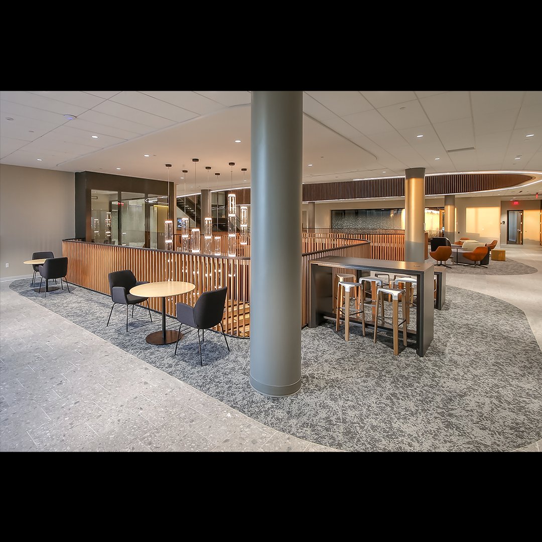 #Workplacedesign isn’t just offices, conference rooms, breakrooms, and workstations—it’s also the little spaces in between. jamarshall.com/projects

#johnamarshallco #officefurniture #phillipsmurrah #wsu #tulsamealsonwheels #kirkfamilyymca #meritrust #umbbank #okfoodbank #jccc