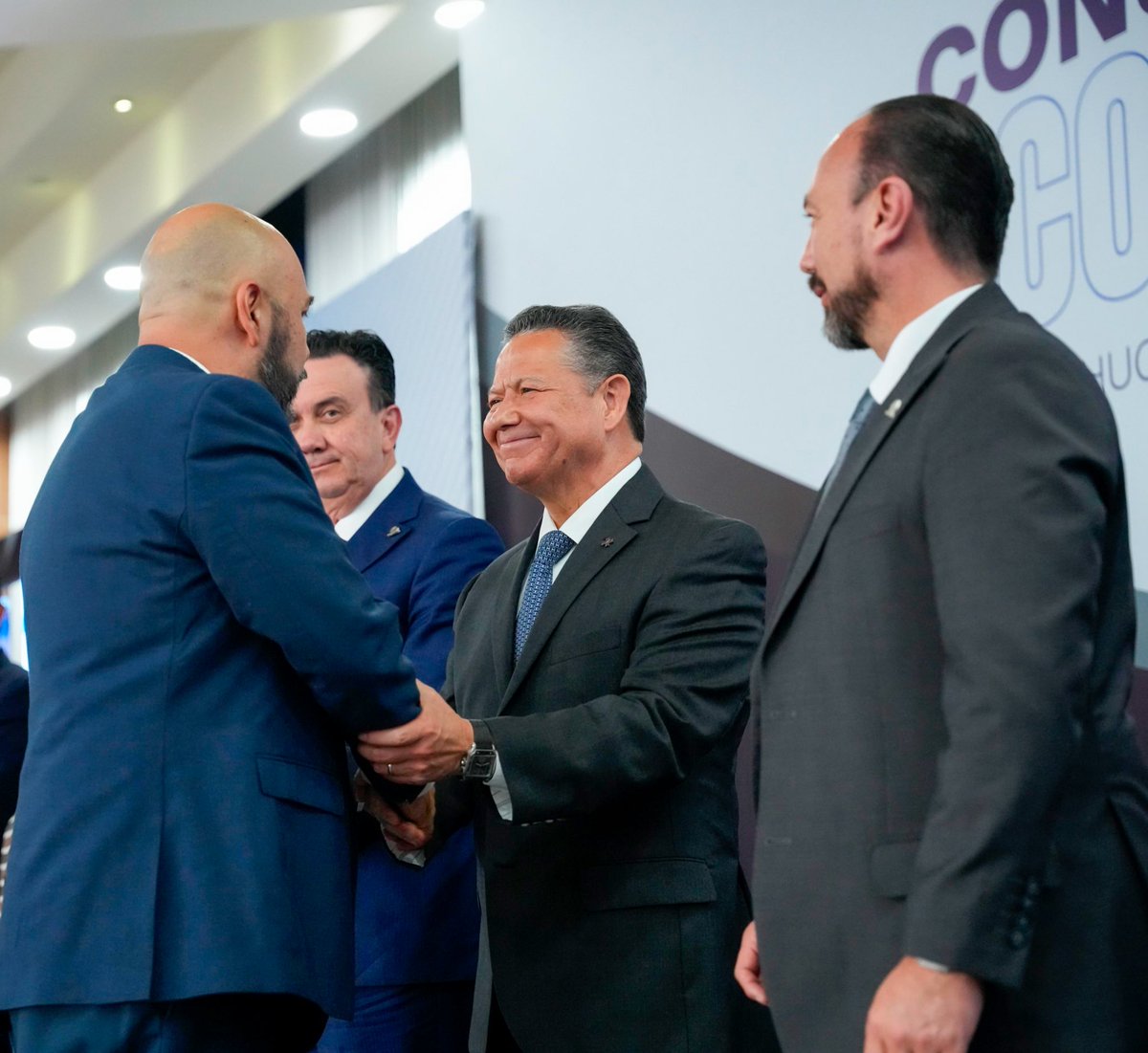 Julio Menchaca (@juliomenchaca_) on Twitter photo Les comparto que tuve el gusto de acompañar al consejo directivo de la <a href="/COPARMEX_Hgo/">Coparmex Hidalgo</a> 2025-2027 en su toma de protesta.
Juntas y juntos, confirmamos el buen momento que vive nuestro estado; por ello, estamos comprometidos a impulsar el trabajo en equipo para consolidar la Les comparto que tuve el gusto de acompañar al consejo directivo de la <a href="/COPARMEX_Hgo/">Coparmex Hidalgo</a> 2025-2027 en su toma de protesta.
Juntas y juntos, confirmamos el buen momento que vive nuestro estado; por ello, estamos comprometidos a impulsar el trabajo en equipo para consolidar la