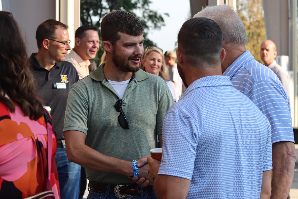 missourisoybean's tweet image. Missouri legislators joined us at our booth yesterday for discussions on the role of soy in strengthening our state’s agriculture and economy. We showcased innovations like high oleic soybean oil and shared a taste through fresh soy donuts. 

#MOAg #MissouriStateFair