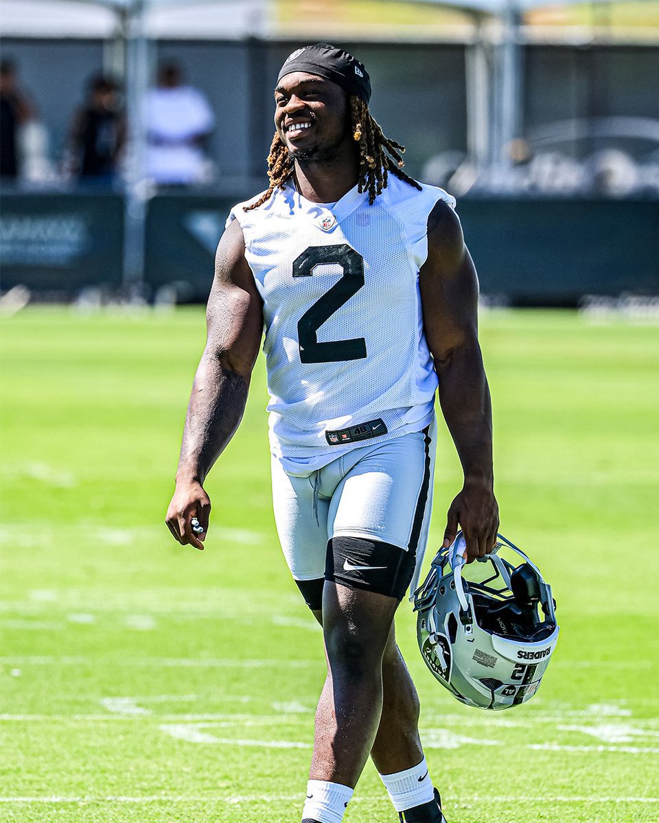 UD_Insider's tweet image. UDFFL’s highest paid player is Bijan Robinson at $122/year. Ashton Jeanty’s rookie deal is expected to top it.

Leagues highest paid players on a per-year basis:

Jahmyr Gibbs: $113
Marvin Harrison Jr: $106
Malik Nabers: $90
Breece Hall: $71
Rome Odunze: $71
Jonathan Taylor: $70