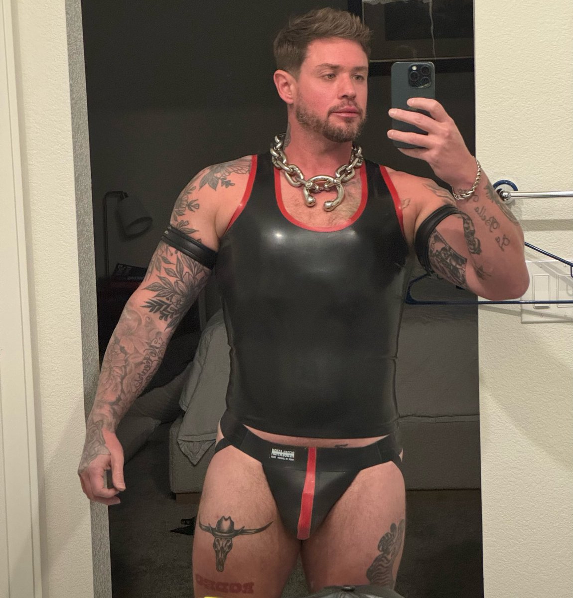 _mrmidknight's tweet photo. who’s ready for the weekend 👹
https://t.co/87s8EDCvuM

#rubber #leather #fetish #latex https://t.co/yjCzQaZwQI